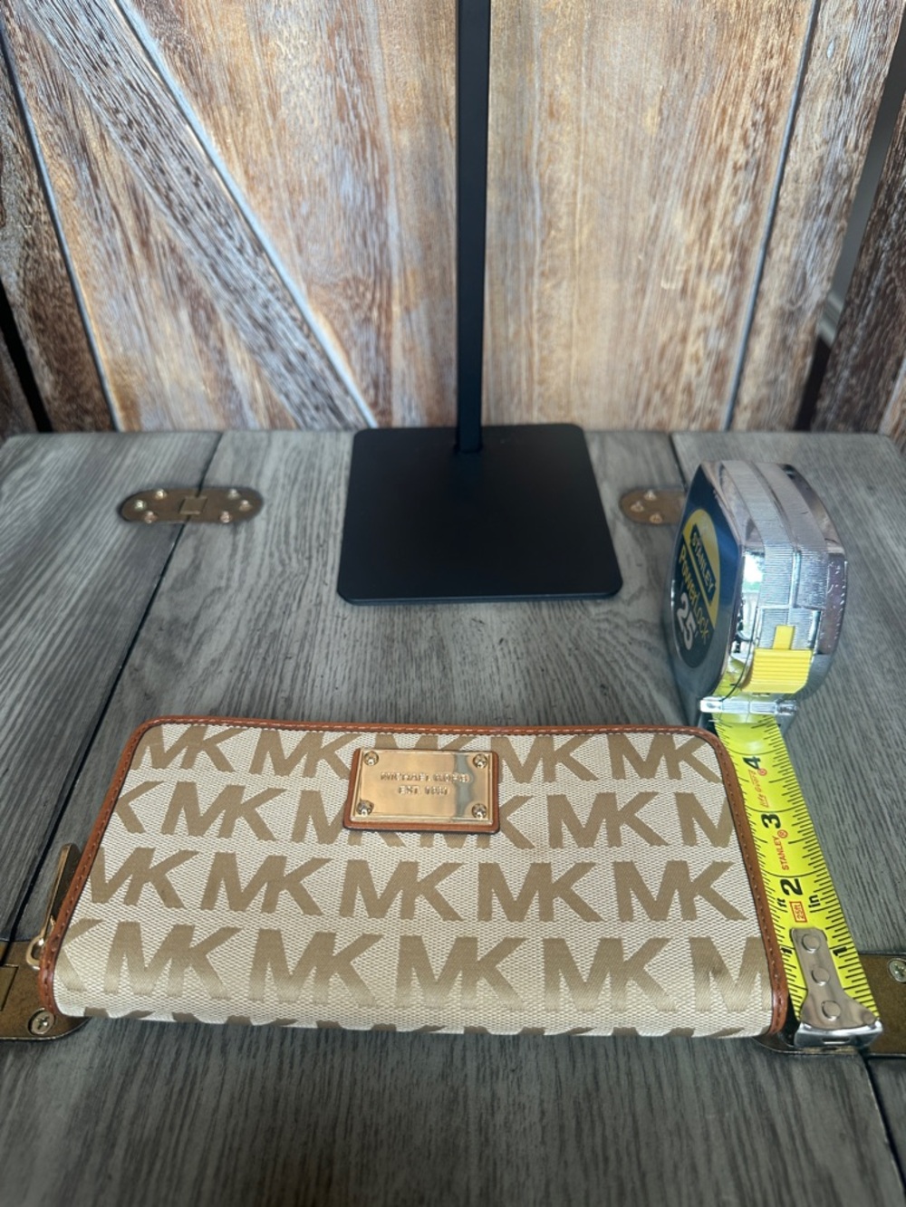 Michael Kors Jet Set Continental Zip Around Wallet with Gold Hardware - Picture 12 of 12